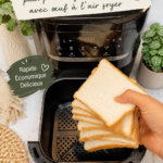 Pain frit à l'œuf doré, prêt à être servi pour le petit déjeuner