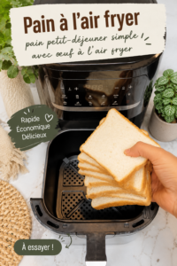 Pain frit à l'œuf doré, prêt à être servi pour le petit déjeuner