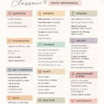 Un binder d'organisation coloré sur un bureau bien rangé