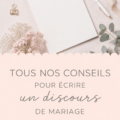Une femme souriante portant une robe de mariée, tenant des notes pour son discours de mariage.