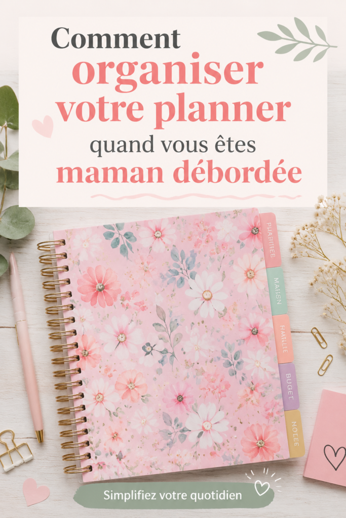 Maman occupée consultent son planner avec une tasse de café