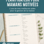 Une maman utilise un planner pour organiser son quotidien familial.