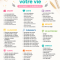 Un planner ouvert avec des notes et des stylos sur une table en bois, illustrant l'organisation personnelle.