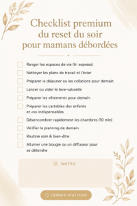 Une maman détendue préparant sa checklist du soir dans un cadre apaisant.