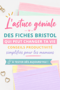 Mamans utilisant des cartes index pour organiser leur quotidien