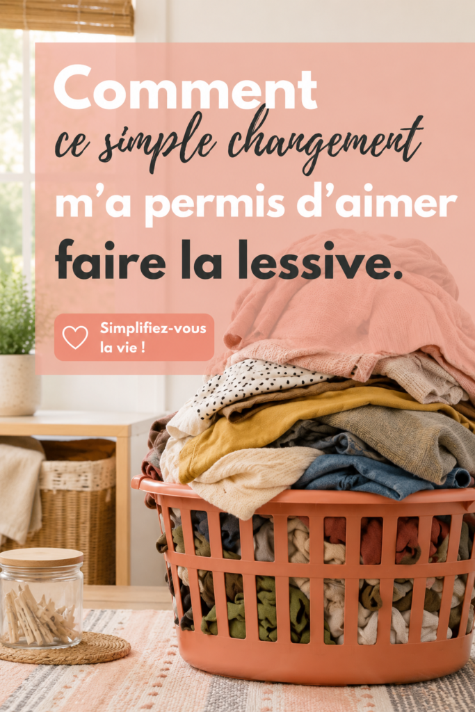 Une femme souriante range du linge propre après une lessive familiale