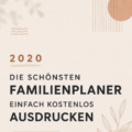 Illustration colorée d'un planificateur familial imprimé avec des notes et des calendriers