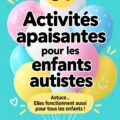 Enfants jouant paisiblement ensemble avec des jeux apaisants.