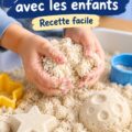 Une mère et son enfant en train de fabriquer du sable lunaire ensemble.